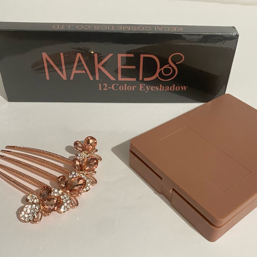 **TEMU **Eyeshadow palette, Makeup Brushes & Comb with Stone and Butterfly 🦋.